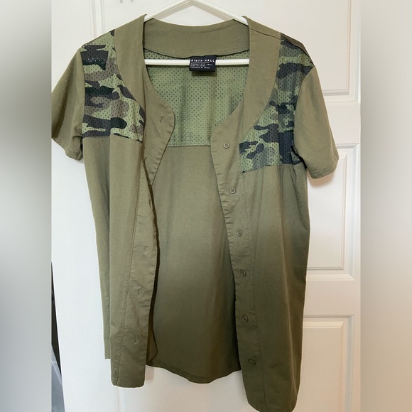 ninth hall Other - NINTH HALL GREEN CAMOUFLAGE BASEBALL TEE